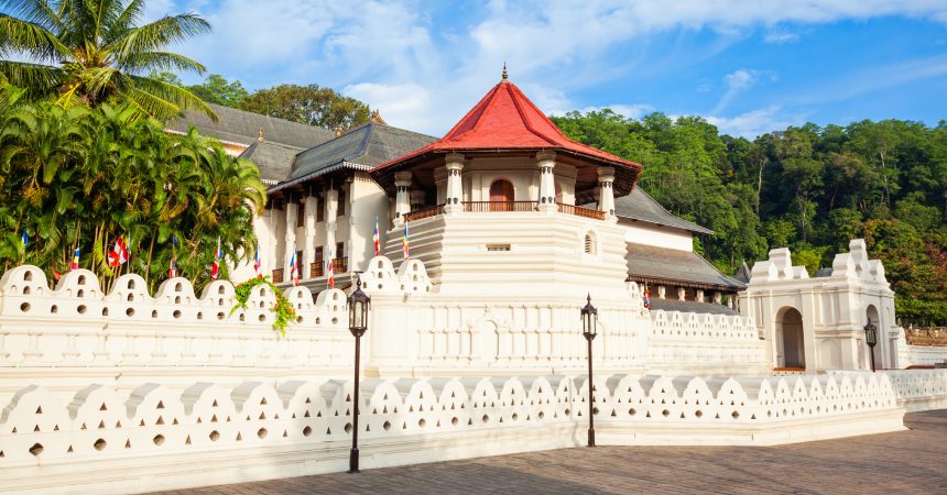 Your Essential Guide to Visiting the Temple of the Sacred Tooth in Kandy